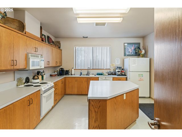 4055 ROYAL Ave 133, Eugene, OR 97402