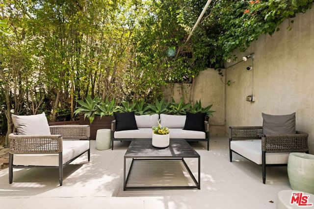 2356 Hollyridge Drive, Los Angeles, CA 90068