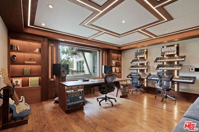 2356 Hollyridge Drive, Los Angeles, CA 90068