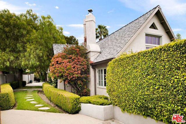 2356 Hollyridge Drive, Los Angeles, CA 90068
