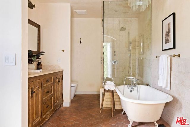 2356 Hollyridge Drive, Los Angeles, CA 90068