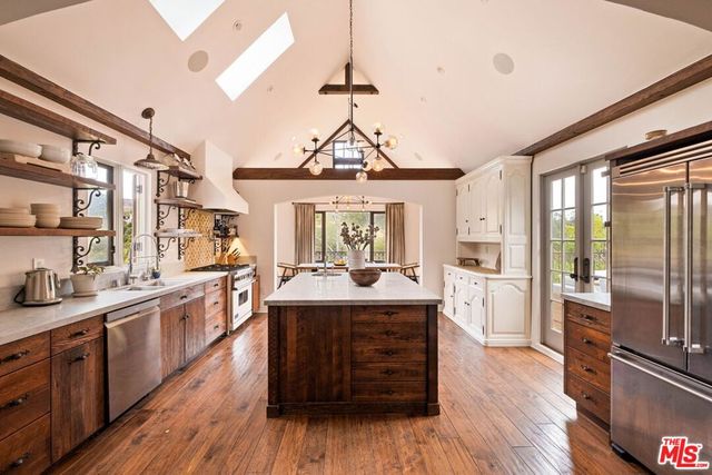 2356 Hollyridge Drive, Los Angeles, CA 90068