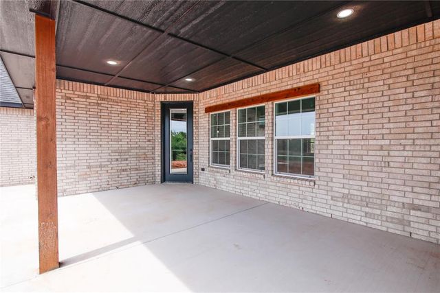 1154 Wolf Creek Drive, Blanchard, OK 73010