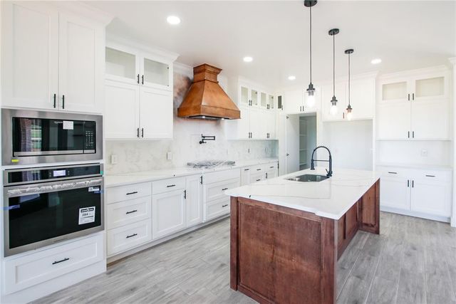1154 Wolf Creek Drive, Blanchard, OK 73010