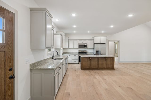 4105 Long Creek Rd, Lafayette, TN 37083