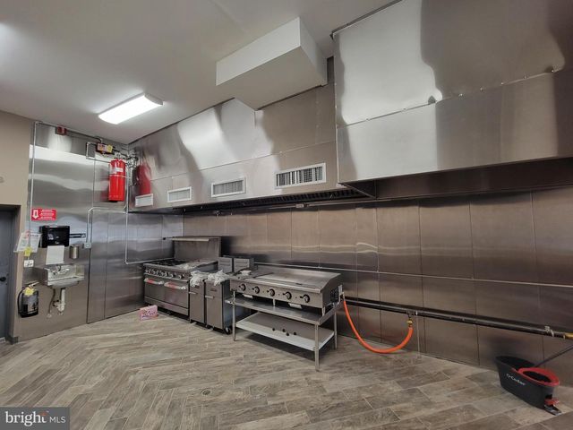 1050 S 4TH ST, Camden, NJ 08102