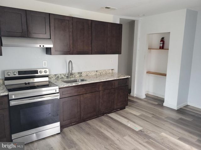 1050 S 4TH ST, Camden, NJ 08102