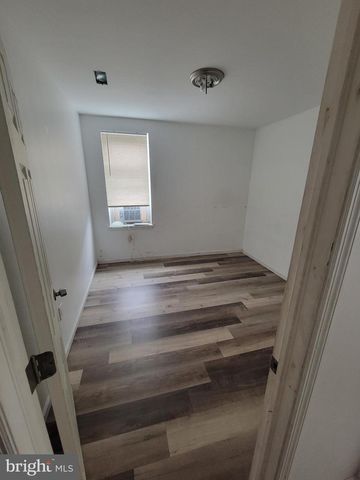 1050 S 4TH ST, Camden, NJ 08102