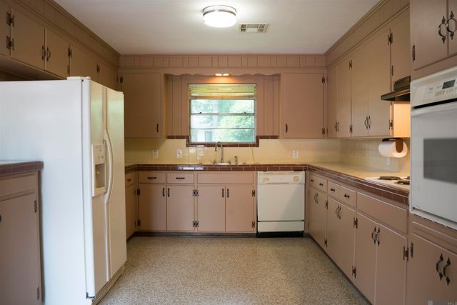 354 E Riveroaks Dr, Baton Rouge, LA 70815