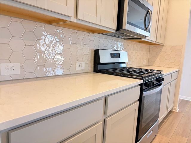 440 El Capitan LOOP, Dripping Springs, TX 78620