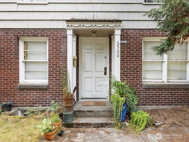 1902 NE 65th Street, Seattle, WA 98115