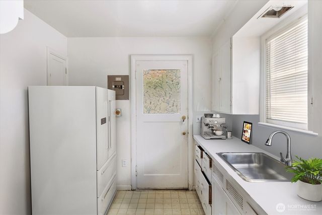 1902 NE 65th Street, Seattle, WA 98115