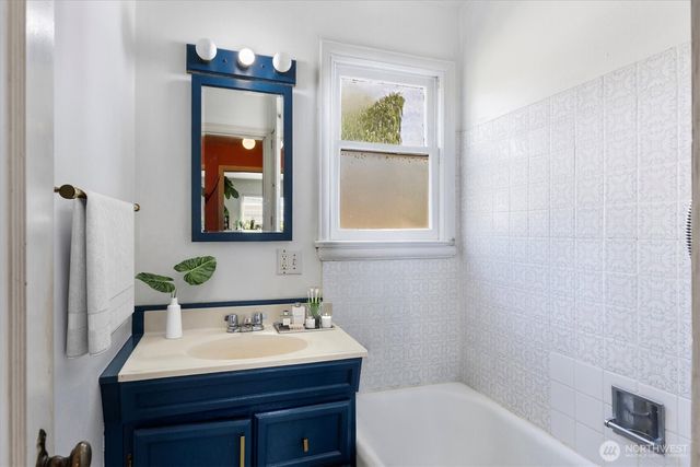 1902 NE 65th Street, Seattle, WA 98115