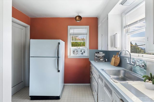 1902 NE 65th Street, Seattle, WA 98115