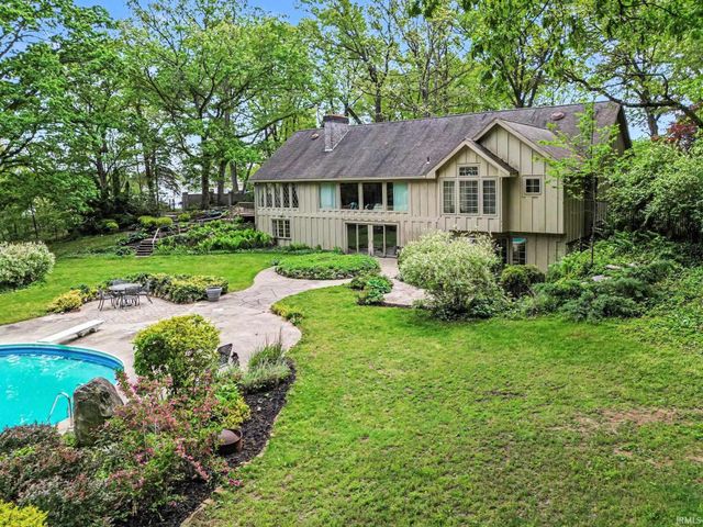 50555 Country Knolls Drive, Granger, IN 46530