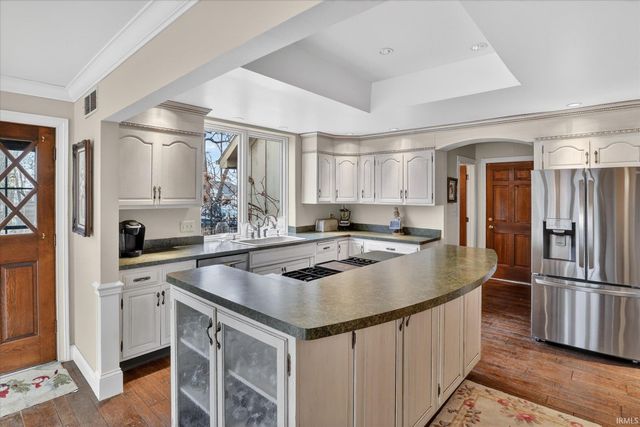 50555 Country Knolls Drive, Granger, IN 46530