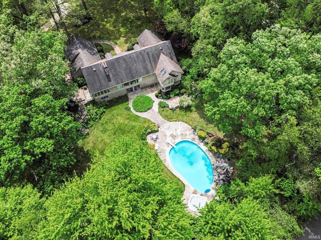50555 Country Knolls Drive, Granger, IN 46530