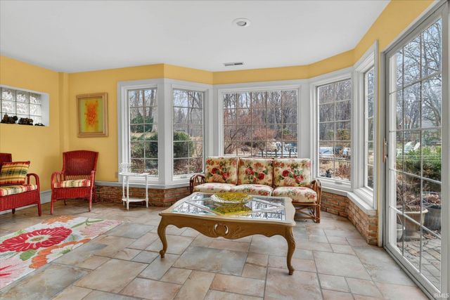 50555 Country Knolls Drive, Granger, IN 46530