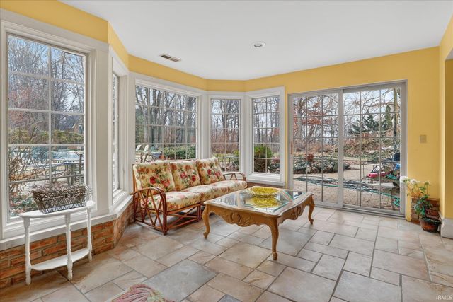 50555 Country Knolls Drive, Granger, IN 46530