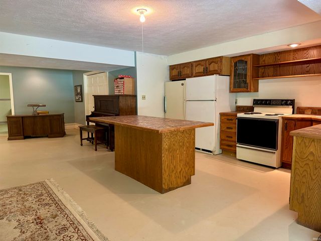 50555 Country Knolls Drive, Granger, IN 46530