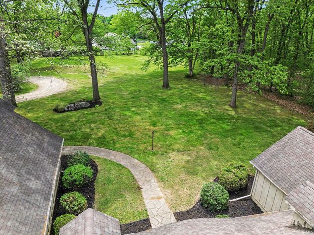 50555 Country Knolls Drive, Granger, IN 46530