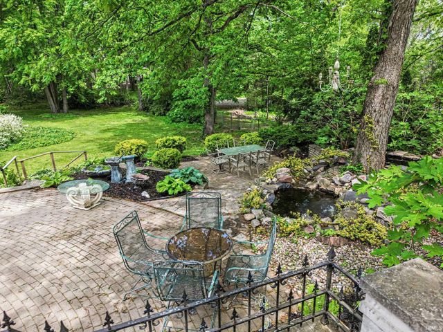 50555 Country Knolls Drive, Granger, IN 46530