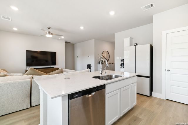 5006 Gem Parkway, San Antonio, TX 78266