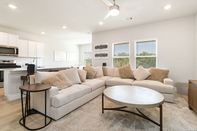 5006 Gem Parkway, San Antonio, TX 78266