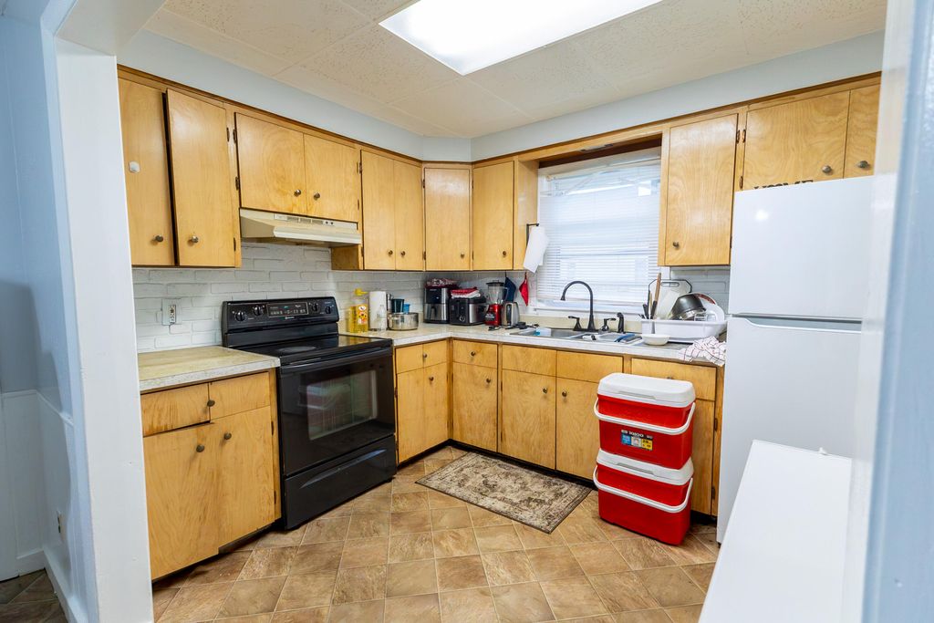 256 Park Street, Lewiston, ME 04240 — photo 5