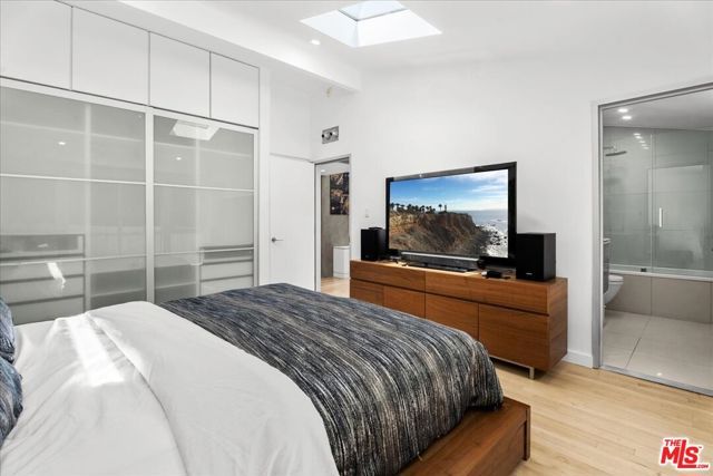 3567 Woodcliff Road, Los Angeles, CA 91403