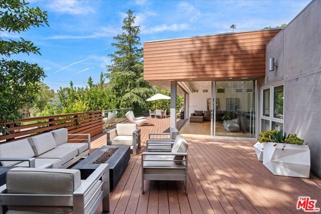 3567 Woodcliff Road, Los Angeles, CA 91403