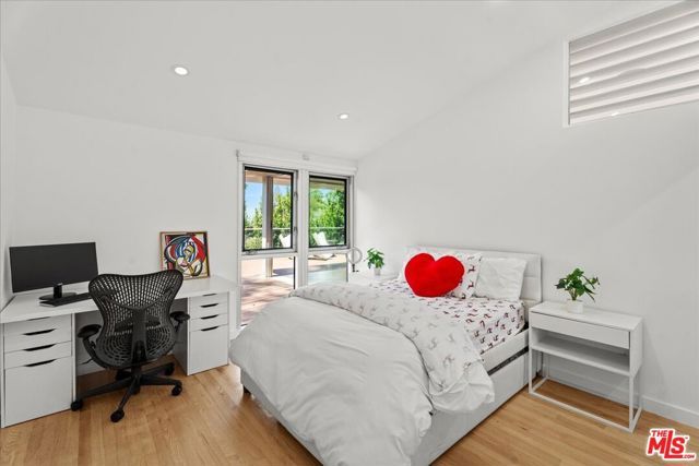 3567 Woodcliff Road, Los Angeles, CA 91403