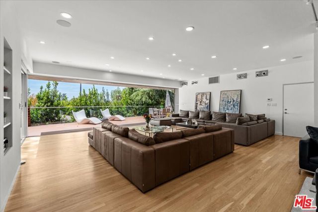 3567 Woodcliff Road, Los Angeles, CA 91403