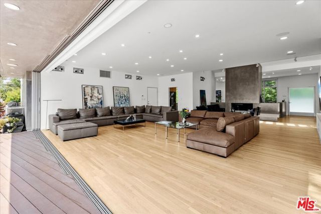 3567 Woodcliff Road, Los Angeles, CA 91403