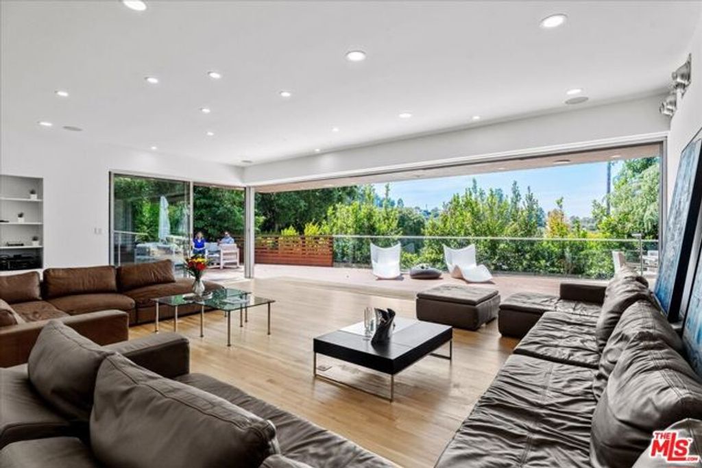 3567 Woodcliff Road, Los Angeles, CA 91403