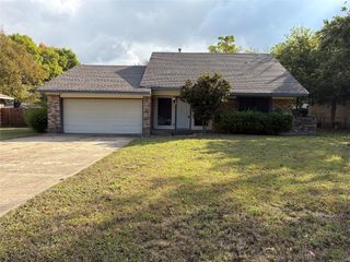 828 Misty Glen Drive, Desoto, TX 75115