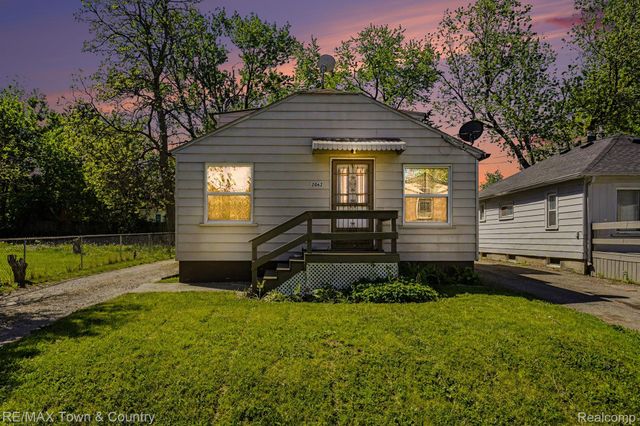 2062 E Schumacher Avenue, Burton, MI 48529