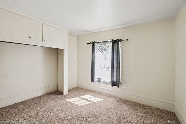 2062 E Schumacher Avenue, Burton, MI 48529