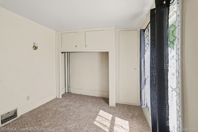 2062 E Schumacher Avenue, Burton, MI 48529