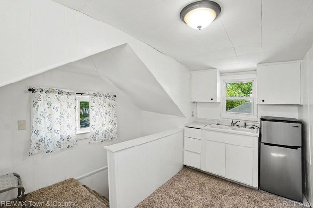 2062 E Schumacher Avenue, Burton, MI 48529