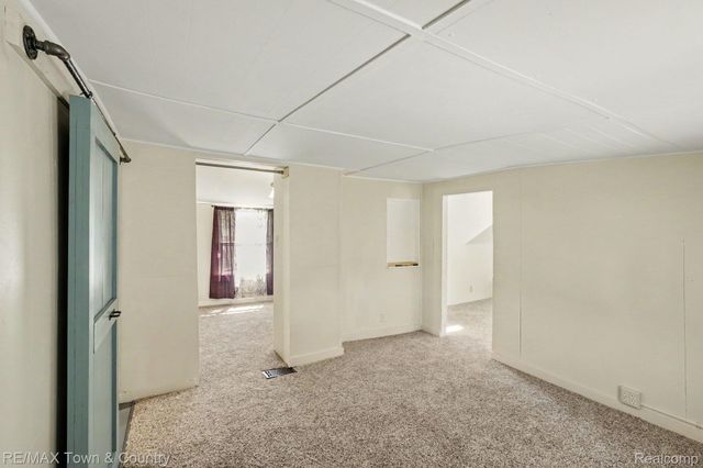2062 E Schumacher Avenue, Burton, MI 48529