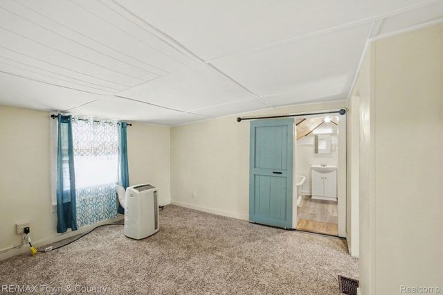 2062 E Schumacher Avenue, Burton, MI 48529