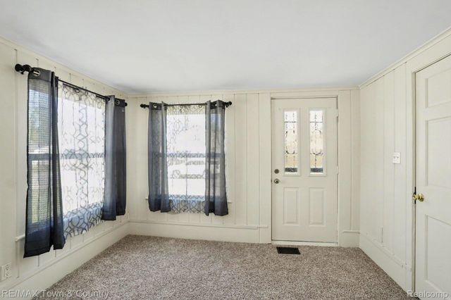 2062 E Schumacher Avenue, Burton, MI 48529