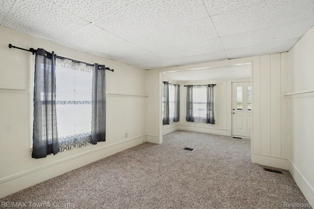 2062 E Schumacher Avenue, Burton, MI 48529