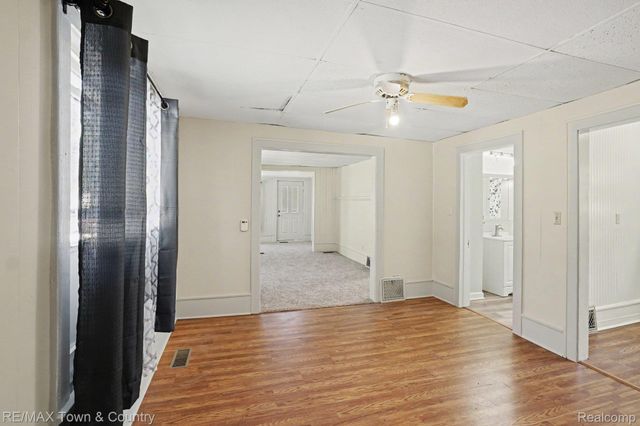 2062 E Schumacher Avenue, Burton, MI 48529