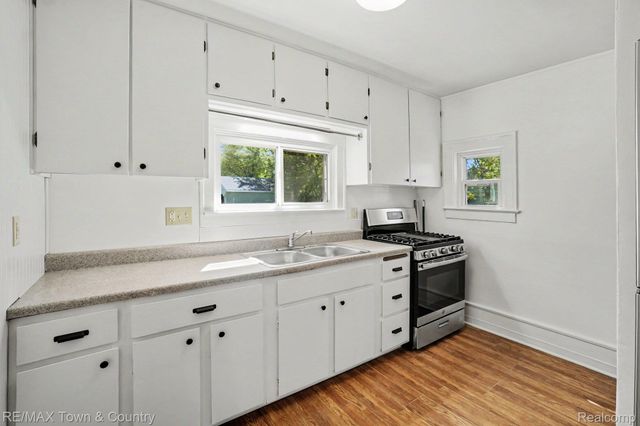 2062 E Schumacher Avenue, Burton, MI 48529