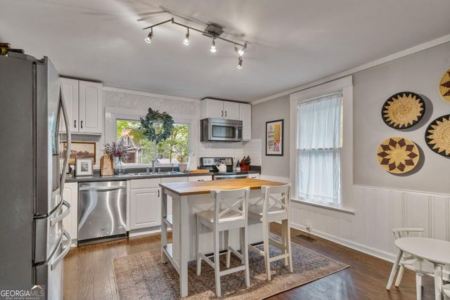 2152 Forrest Place NW, Atlanta, GA 30318