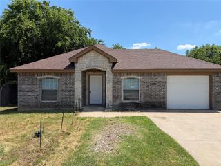 5500 David Strickland Road, Fort Worth, TX 76119