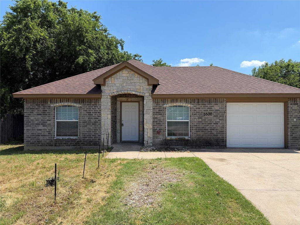 5500 David Strickland Road, Fort Worth, TX 76119