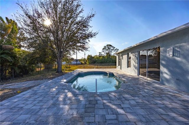 2718 NW 5th ST, Cape Coral, FL 33993